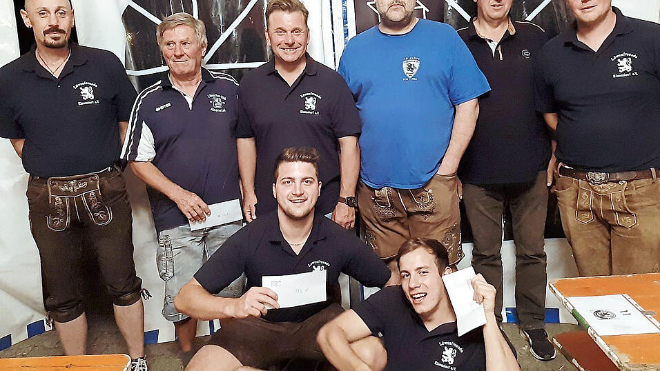 Die Watt-Könige unter sich: die ersten drei Gewinnerpaare mit den beiden Vorsitzenden Markus Ginzinger und Markus Jäger. Die Watt-Könige unter sich: die ersten drei Gewinnerpaare mit den beiden Vorsitzenden Markus Ginzinger und Markus Jäger.