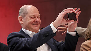 Olaf Scholz (im Bild) hat im Jahr 2024 zusammen mit Deutschlands größtem TikToker, Younes Zarou, ein TikTok aufgenommen.