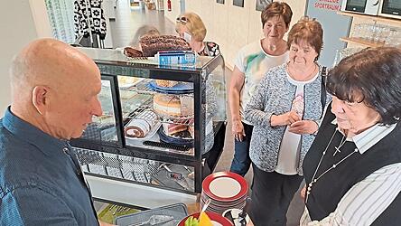 Die Auswahl an Kuchen und Torten im Retza Café ist groß.