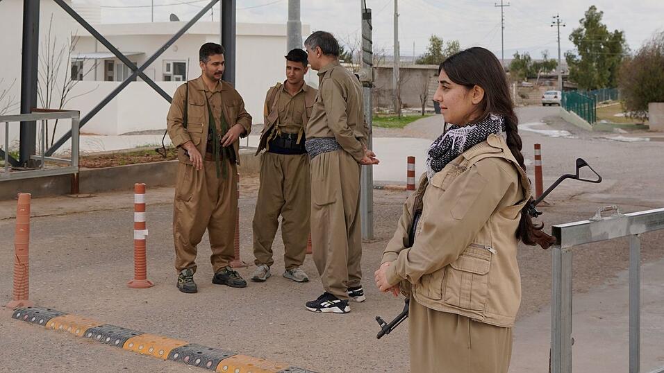 Der Iran greift auch kurdische Gruppen im benachbarten Irak an.