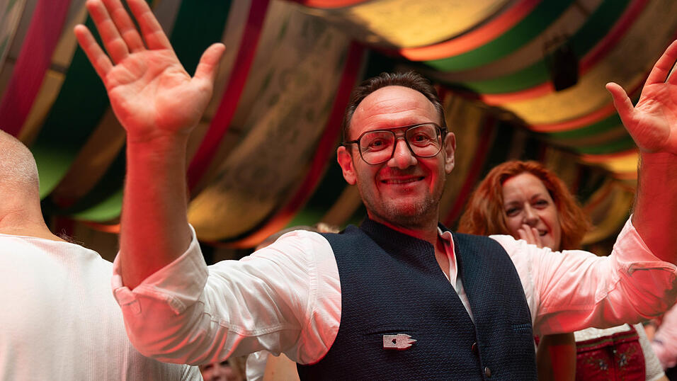 Die Partybilder vom Dienstag, 11. August, aus dem Festzelt Weckmann. Die Partybilder vom Dienstag, 11. August, aus dem Festzelt Weckmann.