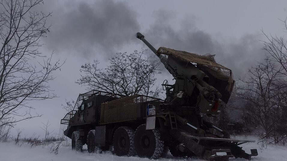 Die ukrainische Armee wehrt sich an der Front im Osten gegen das Vorr&uuml;cken russischer Truppen. (Archivbild)