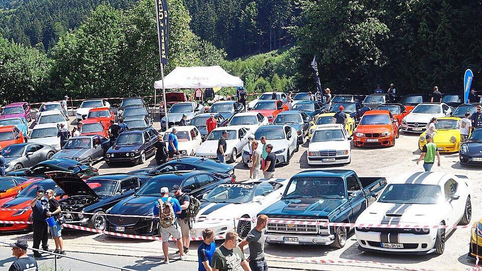 Die zurückliegenden zwei Tage waren mehr als ein Wochenende - es war ein Treffpunkt für alle, die für den Motorsport brennen. Die zurückliegenden zwei Tage waren mehr als ein Wochenende - es war ein Treffpunkt für alle, die für den Motorsport brennen.