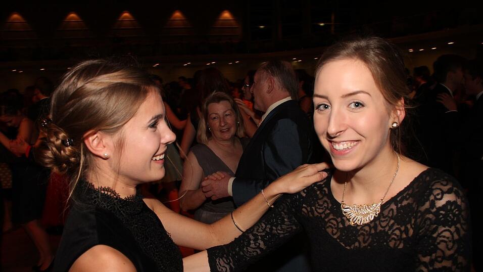 Die Bilder vom Abschlussball der Tanzschule Seidel in der Fraunhofer-Halle am 28. November. Die Bilder vom Abschlussball der Tanzschule Seidel in der Fraunhofer-Halle am 28. November.