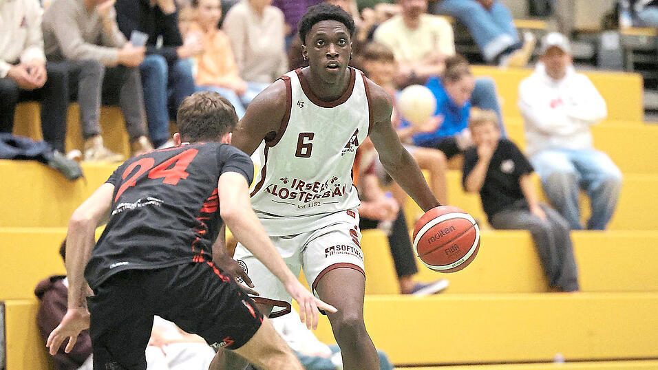 Dass bei der TG Landshut offensiv nicht viel zusammenlief beeindruckte Yusuf Sillah (am Ball) mal so gar nicht. Er steuerte 20 Punkte bei und ebnete so den Weg zum Auswärtssieg. Dass bei der TG Landshut offensiv nicht viel zusammenlief beeindruckte Yusuf Sillah (am Ball) mal so gar nicht. Er steuerte 20 Punkte bei und ebnete so den Weg zum Auswärtssieg.