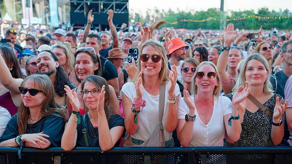 Insgesamt werden 250.000 Menschen beim Festival erwartet. Insgesamt werden 250.000 Menschen beim Festival erwartet.