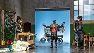 Wiederaufgenommen wird auch die Vivaldi-Oper 'Herkules am Thermodon' mit (von links) Reinhild Buchmayer (Teseo), Jeffrey Nardone (Ercole) und Daniel Preis (Alceste). Wiederaufgenommen wird auch die Vivaldi-Oper 'Herkules am Thermodon' mit (von links) Reinhild Buchmayer (Teseo), Jeffrey Nardone (Ercole) und Daniel Preis (Alceste).