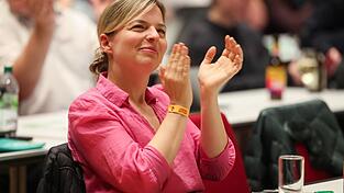 &bdquo;Das, was alle Menschen brauchen, soll gut verf&uuml;gbar und g&uuml;nstig sein&ldquo;, sagt Katharina Schulze. Die Fraktionsvorsitzende der Gr&uuml;nen im Landtag meint damit Wohnen, gesundes Essen, saubere Energie und intakte Natur.