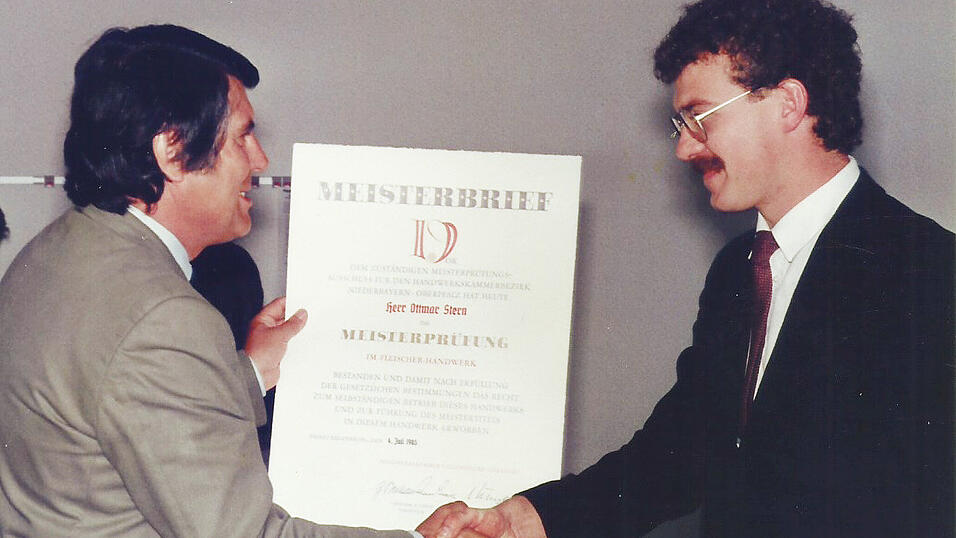 Ottmar Stern 1985 bei der Überreichung des Meisterbriefes Ottmar Stern 1985 bei der Überreichung des Meisterbriefes