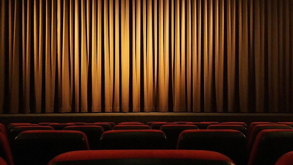 Im Kinofilm &bdquo;Obsession' ist Nikki durch Magie pl&ouml;tzlich von ihrem langj&auml;hrigen Freund Bear besessen.