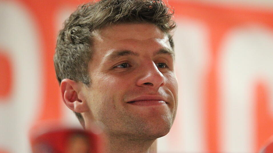 Thomas Müller besuchte am Sonntagnachmittag den 'FC Bayern-Fanclub Straubing '93'. (Foto: Fabian Roßmann) Thomas Müller besuchte am Sonntagnachmittag den 'FC Bayern-Fanclub Straubing '93'. (Foto: Fabian Roßmann)