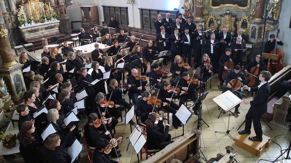 Das Chorkonzert begeisterte die Besucher in der Stadtpfarrkirche.