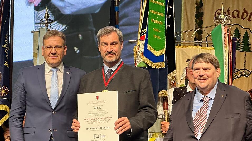 Im Juni trafen sich die Sudetendeutschen in Regensburg und verliehen dem bayerischen Ministerpräsidenten Markus Söder den Europäischen Karls-Preis der Landsmannschaft. Im nächsten Jahr soll das traditionelle Pfingsttreffen nun erstmals in Tschechien stattfinden. (Archivbild)