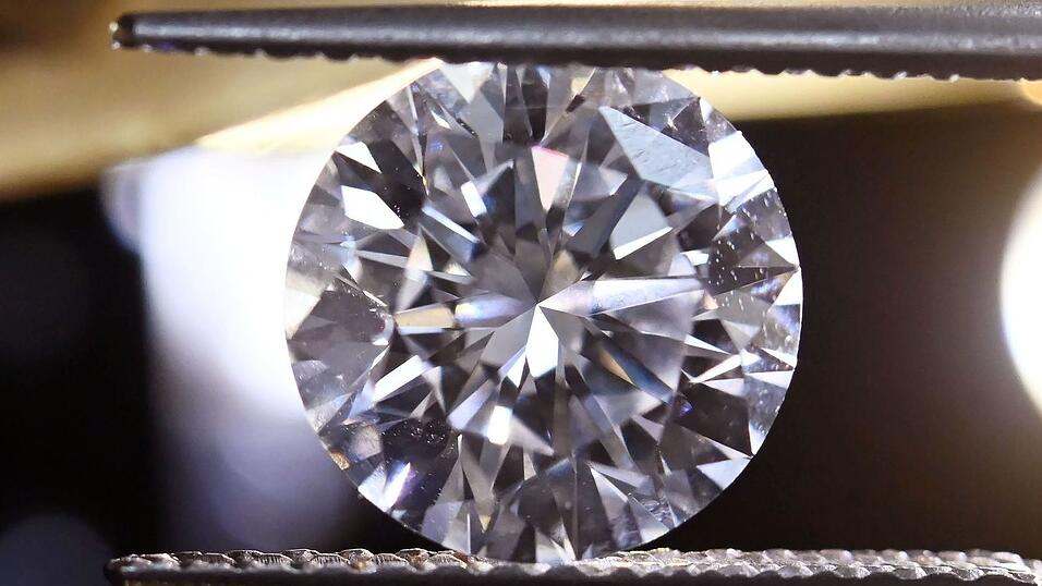 Geschliffen funkeln Diamanten. (Archivbild) Geschliffen funkeln Diamanten. (Archivbild)