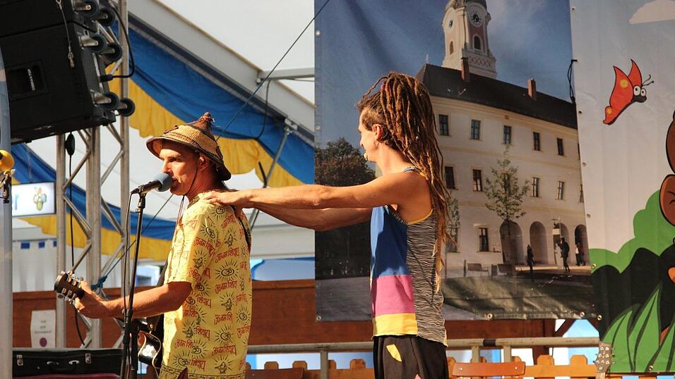 Die Kinder hatten viel Spaß mit Rodscha aus Kambodscha und Tom Palme
