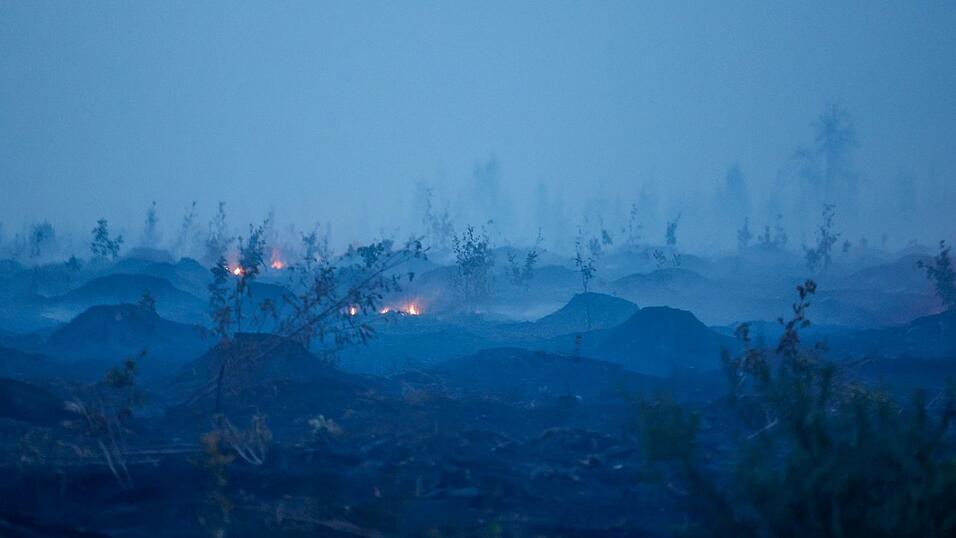 Besonders zu schaffen machte den Einsatzkr&auml;ften in der Nacht der vergleichsweise starke und sich st&auml;ndig drehende Wind.