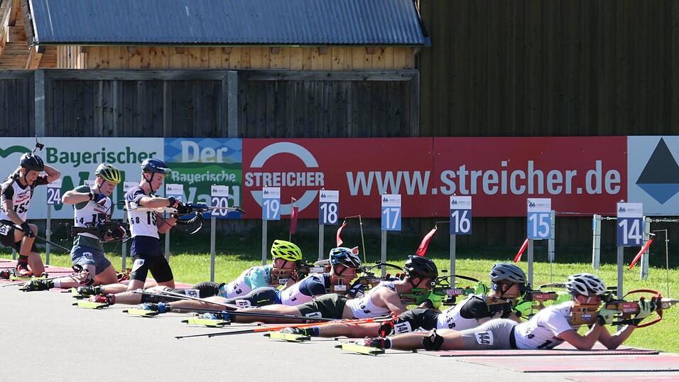 Am Samstag gab es Zeitgutschriften, weil teils alle Schießstände in der Verfolgung belegt waren. Am Samstag gab es Zeitgutschriften, weil teils alle Schießstände in der Verfolgung belegt waren.
