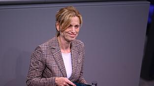 Bundesfamilienministerin Karin Prien gibt Entwarnung: Beim Elterngeld soll es nicht zu den bisher diskutierten K&uuml;rzungen kommen. (Archivbild)