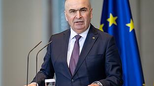 Rum&auml;niens b&uuml;rgerlich-liberaler Ministerpr&auml;sident Ilie Bolojan ist von der sozialdemokratischen und rechtsextremen Opposition wegen seiner Reformpolitik durch ein Misstrauensvorum im Parlament abgesetzt worden.