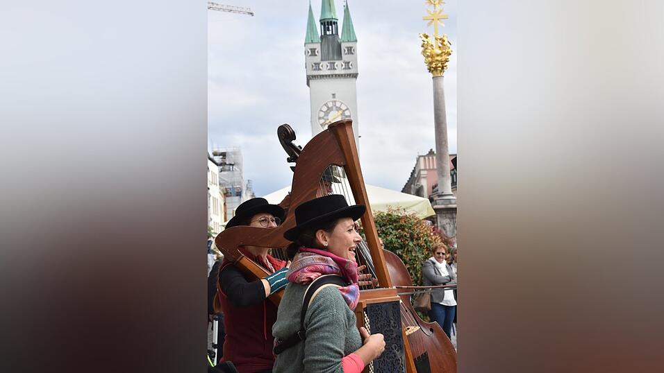 Schon jetzt wird an &uuml;ber 100 Tagen im Jahr am Stadtplatz Musik gemacht, wie hier am Bluval-Samstag. Mehr sollen es nicht werden.