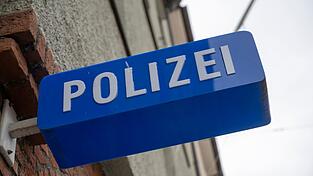 Die 40-J&auml;hrige verletzte drei Polizeibeamte. (Symbolbild)