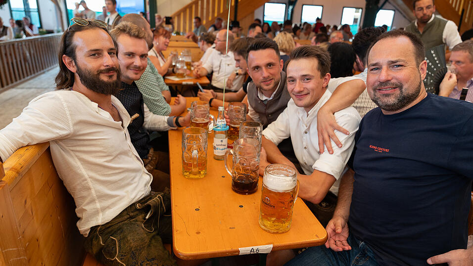 Die Partybilder vom Freitag, 18. August 2023, aus dem Festzelt Nothaft. Die Partybilder vom Freitag, 18. August 2023, aus dem Festzelt Nothaft.