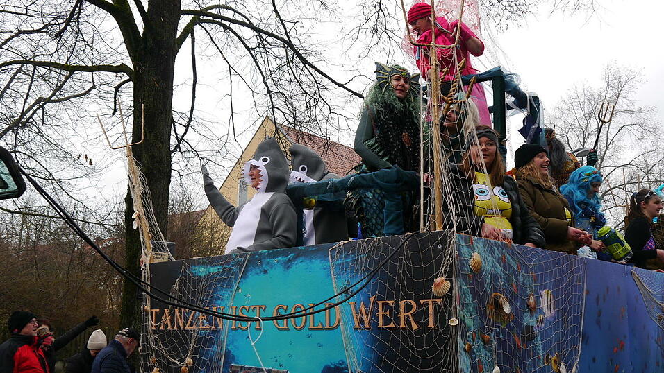 'Tanzen ist Gold wert' und bringt gute Laune, war das Motto des Ergoldinger Tanzsportvereins. 'Tanzen ist Gold wert' und bringt gute Laune, war das Motto des Ergoldinger Tanzsportvereins.