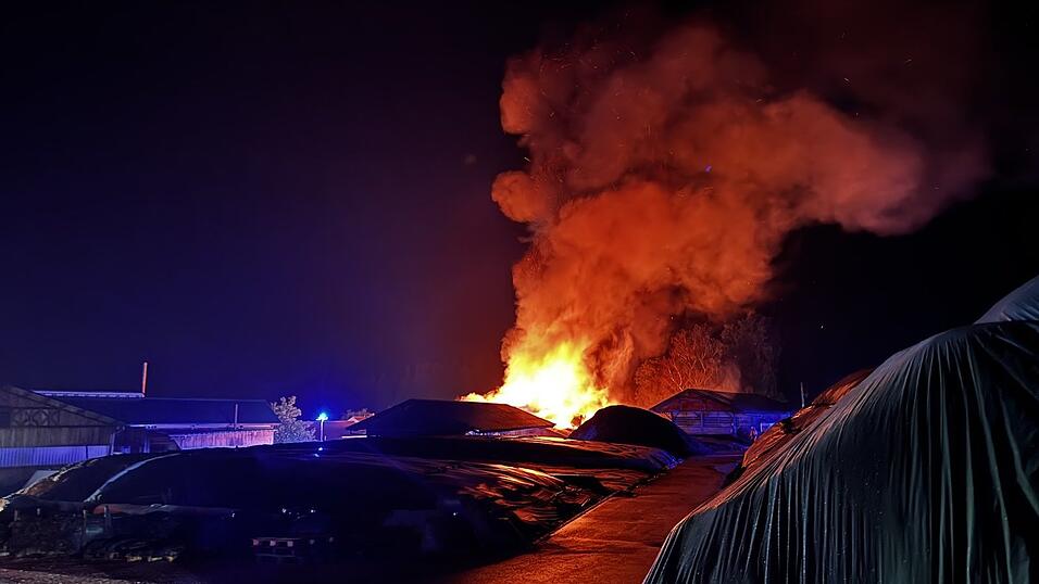 Bei Rinchnach brannte am fr&uuml;hen Sonntagmorgen ein Stall.