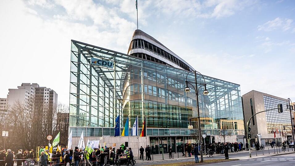 Konrad-Adenauer-Haus: Hier fällt der Startschuss für die Koalitionsverhandlungen Konrad-Adenauer-Haus: Hier fällt der Startschuss für die Koalitionsverhandlungen