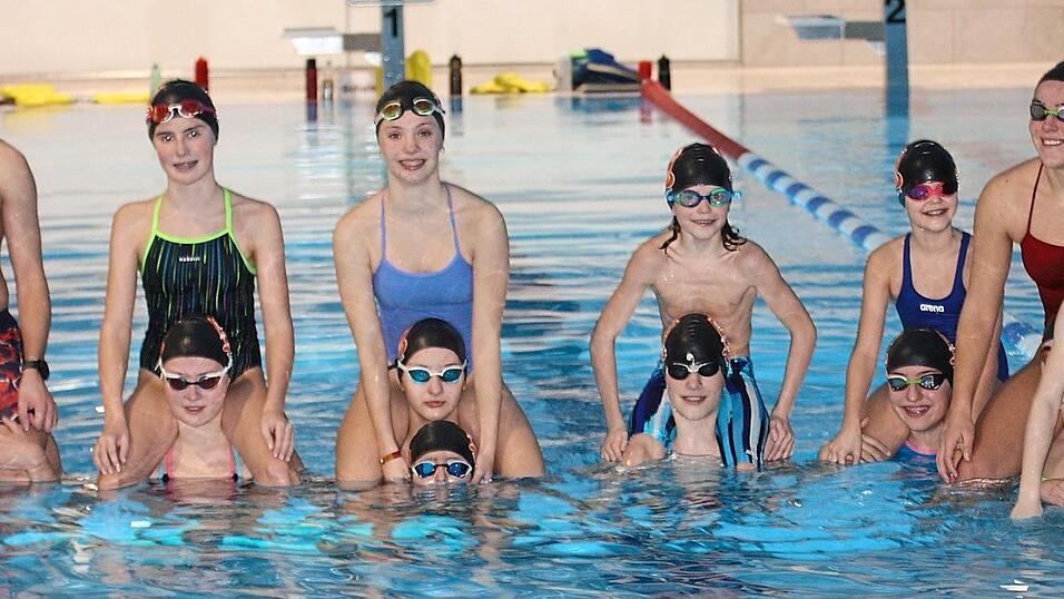 Mit fast 300 niederbayerischen Meistertiteln in den vergangenen beiden Jahren sehen sich die Aquatics auch als Aushängeschild für die Stadt Straubing. Mit fast 300 niederbayerischen Meistertiteln in den vergangenen beiden Jahren sehen sich die Aquatics auch als Aushängeschild für die Stadt Straubing.