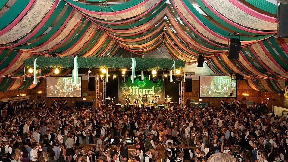 Die Partybilder vom Sonntag, 16. August, aus dem Festzelt Weckmann. Die Partybilder vom Sonntag, 16. August, aus dem Festzelt Weckmann.