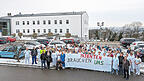 Die Mitarbeiter der Klinik Donaustauf haben am Donnerstag mit einem Foto ein öffentlichkeitswirksames Signal gesetzt Die Mitarbeiter der Klinik Donaustauf haben am Donnerstag mit einem Foto ein öffentlichkeitswirksames Signal gesetzt