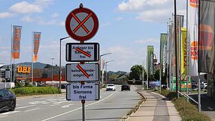 Die Schilder stehen bereits. In den n&auml;chsten Tagen wird die Werner-von-Siemens-Stra&szlig;e etwa auf H&ouml;he der Firma Siemens bis zum Kreisverkehr in Janahof halbseitig stadteinw&auml;rts gesperrt.