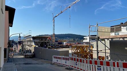 Die Gehringstra&szlig;e ist am kommenden Freitag vollgesperrt: An diesem Tag wird der Hochbaukran angeliefert, der f&uuml;r den Bau der Stadtbibliothek erforderlich ist.