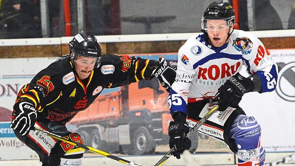 Die Topscorer beim ersten Aufeinandertreffen Ende Oktober: Florian Panthaler vom ESV (links) mit 16 Toren und zwölf Assists aus zehn Spielen und Povilas Verenis im ESC-Trikot. Die Topscorer beim ersten Aufeinandertreffen Ende Oktober: Florian Panthaler vom ESV (links) mit 16 Toren und zwölf Assists aus zehn Spielen und Povilas Verenis im ESC-Trikot.