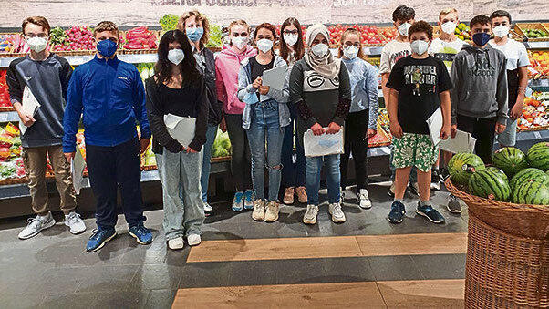 Die Schülerinnen und Schüler zu Besuch im Lebensmittel-Einzelhandel.