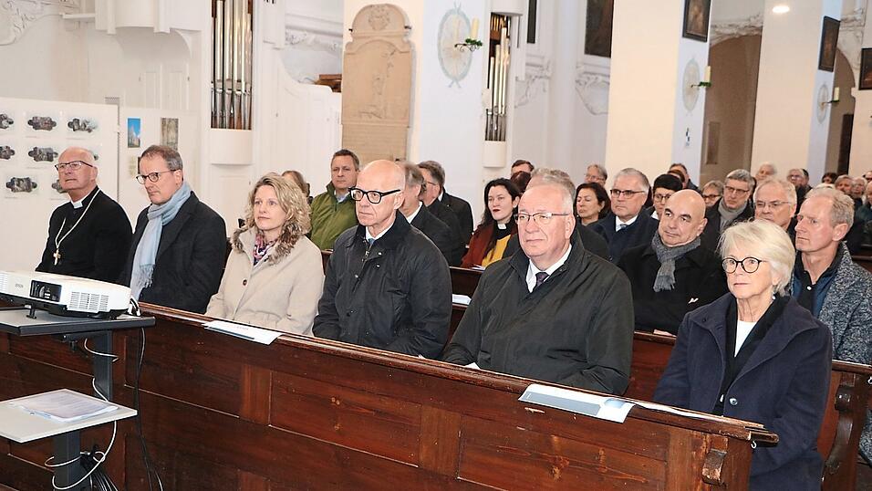 Gäste der Gedenkveranstaltung (von links): Klaus Stiegler, Michael Dreßel, Astrid Freudenstein, Walter Jonas, Franz Löffler und Ilse Danziger.