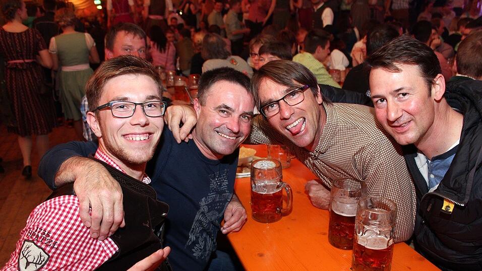 Die Fr&uuml;hjahrsdult 2017 in Landshut neigt sich dem Ende entgegen. Grund genug, noch einmal richtig in den Bierzelten zu feiern - abgerundet vom traditionellen Feuerwerk.