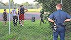 Die Gruppe war &uuml;ber den Zaun gestiegen, um Basketball zu spielen. Das Gel&auml;nde geh&ouml;rt zur Berufsschule II.