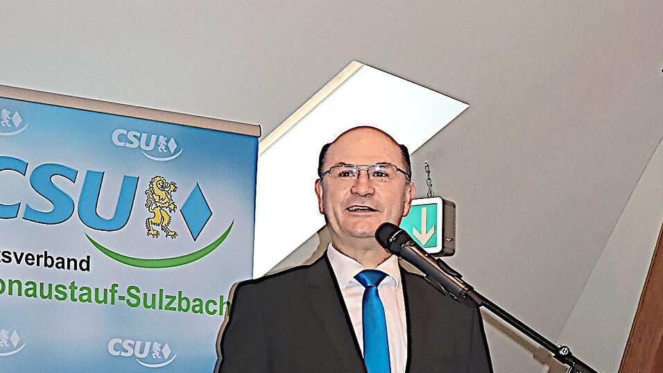 Albert F&uuml;racker, bayerischer Finanz- und Heimatminister, bei seiner Ansprache in Donaustauf.