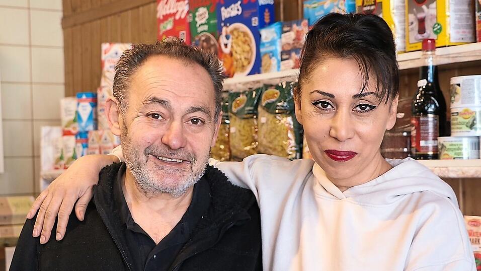 Arif und Sonay Budak bringen mit ihrem Laden 'Onkel Arif' mehr als nur Nostalgie in die Kl&ouml;tzlm&uuml;llerstra&szlig;e: Sie wollen eine Einkaufsm&ouml;glichkeit f&uuml;r Menschen schaffen, die nicht mehr gut zu Fu&szlig; sind.