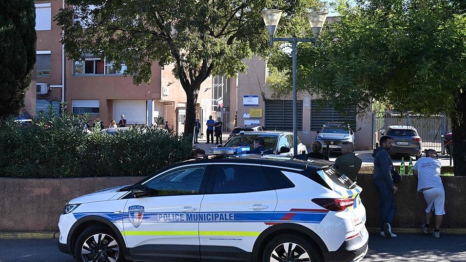 Die Hintergründe der Schüsse vor einer Schule in Südfrankreich sind noch unklar. Die Hintergründe der Schüsse vor einer Schule in Südfrankreich sind noch unklar.
