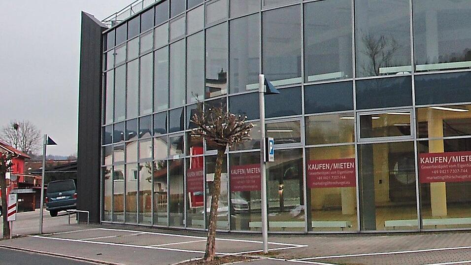 In den viergeschossigen Turm des ehemaligen Autohauses Hirschvogel kommt wieder Leben. KEM K&uuml;ppers nutzt die R&auml;ume f&uuml;r Produktion und Verwaltung.