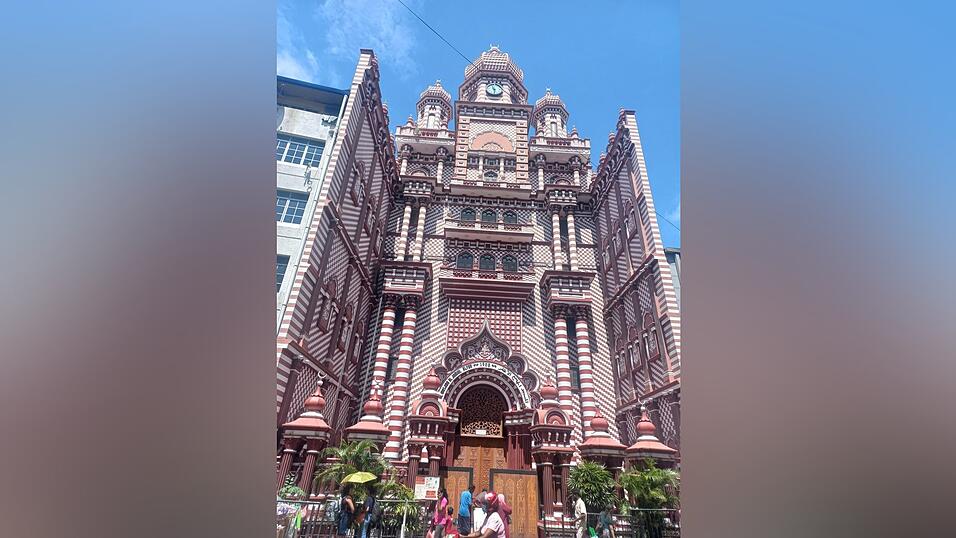 Historische Tempel, moderne Bauten, viel Gewusel: Das ist Colombo, Sri Lankas Hauptstadt.