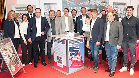 Vertreter von Politik und Wirtschaft geben sich bei der ChamlandBau ein Stelldichein.