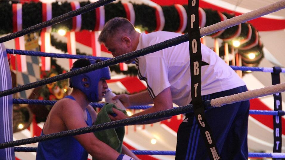 Im Lechner-Festzelt hie&szlig; es am Sonntag wieder 'Let&acute;s get ready to rumble'.