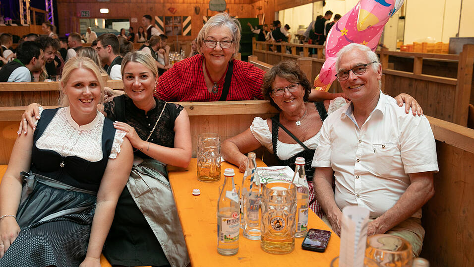 Die Partybilder vom Mittwoch, 13. August, aus dem Festzelt Weckmann. Die Partybilder vom Mittwoch, 13. August, aus dem Festzelt Weckmann.
