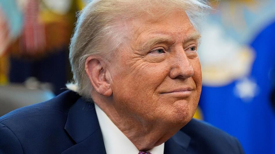 US-Präsident Donald Trump möchte das Herren-Finale der US Open schauen, das führt zu verschärften Sicherheitsmaßnahmen. US-Präsident Donald Trump möchte das Herren-Finale der US Open schauen, das führt zu verschärften Sicherheitsmaßnahmen.