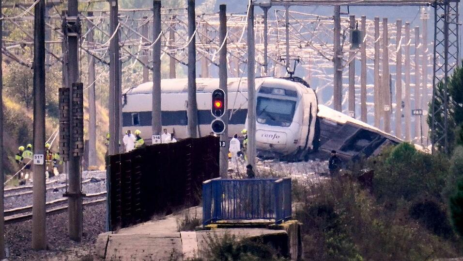 &laquo;Alle Hypothesen sind offen&raquo;, sagte Verkehrsminister Puente zur Ursache.