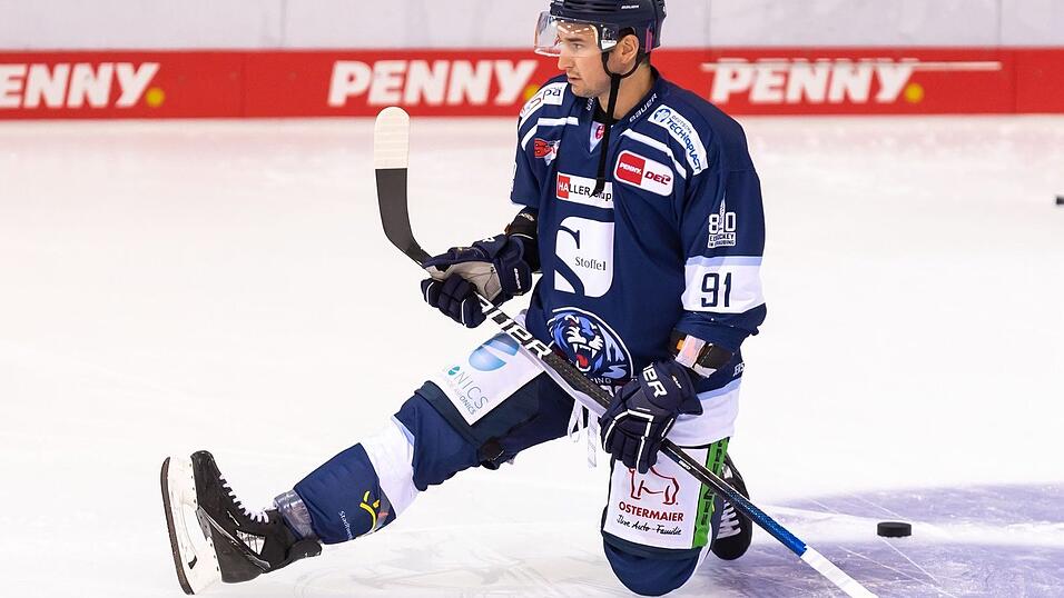 VERTRAGSVERL&Auml;NGERUNG: Jason Akeson, Topscorer der vergangenen DEL-Saison, hat seine Ausstiegsklausel f&uuml;r einen Wechsel ins Ausland nicht gezogen und spielt auch kommende Saison in Niederbayern.